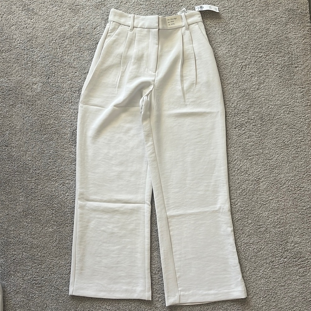 A&F Sloane Tailored Crepe Pants in Cream